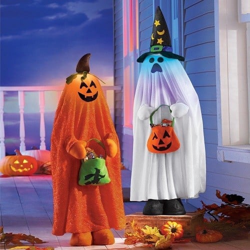 35 Spooky Outdoor Halloween Decorations (2023)