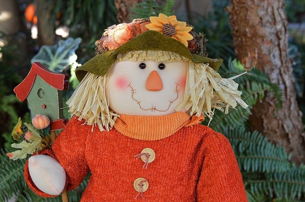 Outdoor Scarecrow Decorations - Best scarecrow decorations for the garden or porch